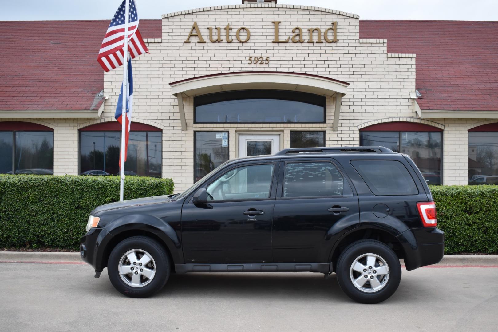 2010 Black /Gray Ford Escape (1FMCU0C78AK) with an 4.25L engine, 6-Speed Automatic transmission, located at 5925 E. BELKNAP ST., HALTOM CITY, TX, 76117, (817) 834-4222, 32.803799, -97.259003 - Buying a 2010 Ford Escape can offer several benefits, including: Affordability: Since it's an older model, you can typically find a 2010 Ford Escape at a lower price compared to newer SUVs. This can be advantageous if you're on a budget or looking for a reliable vehicle without breaking the bank. - Photo#0